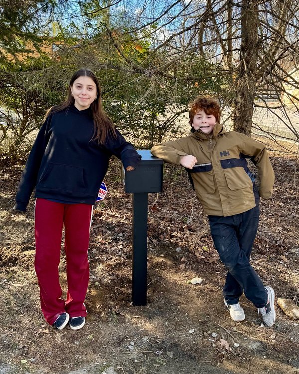 Two Kids and a Mailbox founders